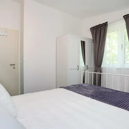 Split Hills Sea View